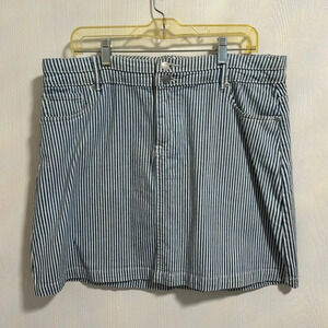 Maurice’s Pin Stripe Mini Skirt, Like new! Women’s‎ Size 16 Cute With Boots Fall